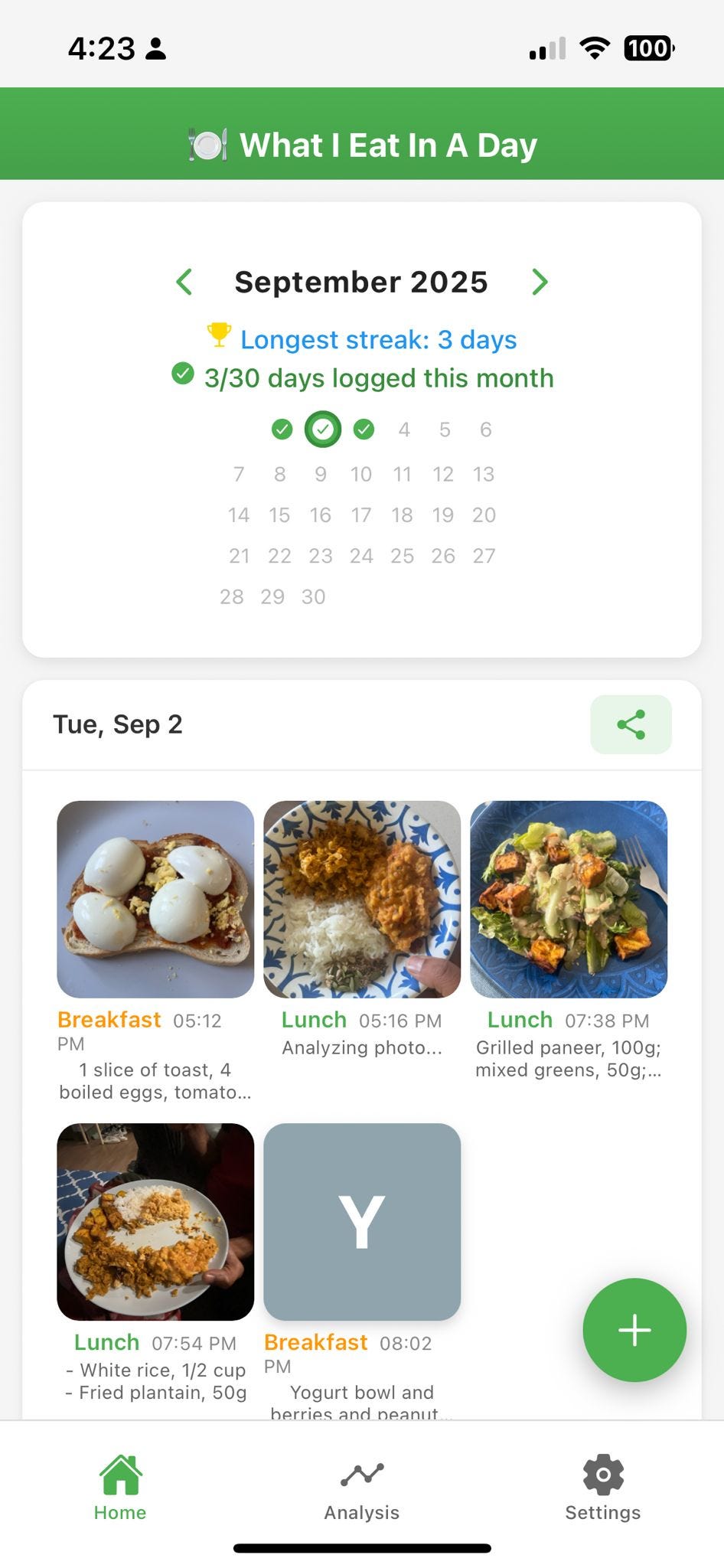 WhatIEatInADay homescreen showing meals in an Instagram-style grid